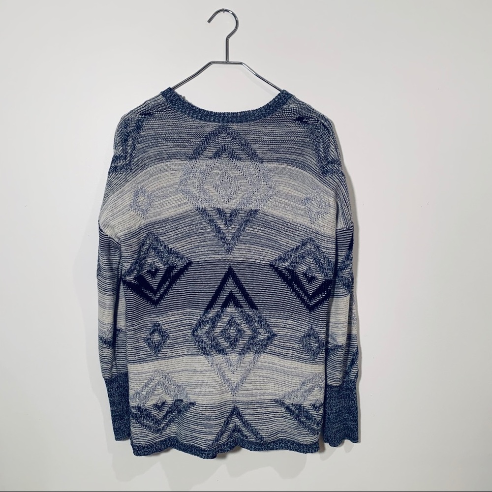 sweater - Picture 4 of 4